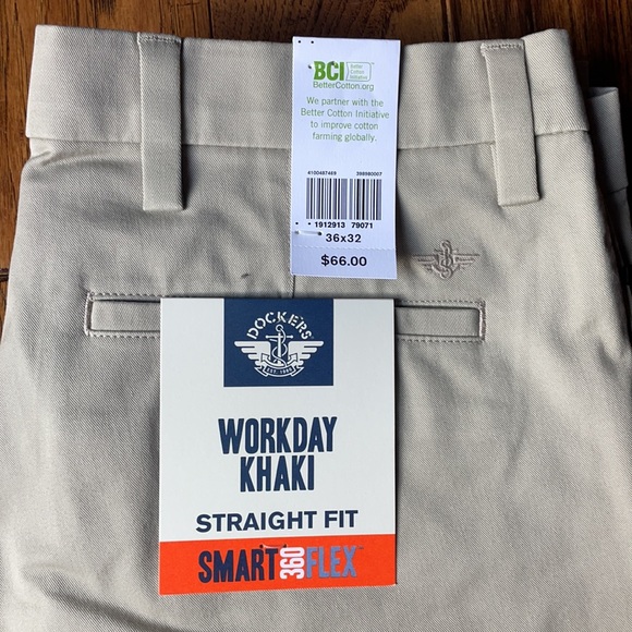 NWT Men’s Dockers Workday Khaki Lightweight Straight Fit Pants - Picture 3 of 3